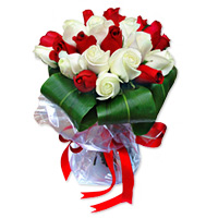 18 Red and White Roses Bouquet