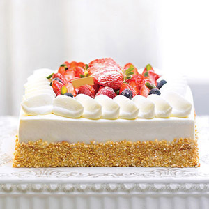 Creamy Strawberry Cake - 17.6oz/500g
